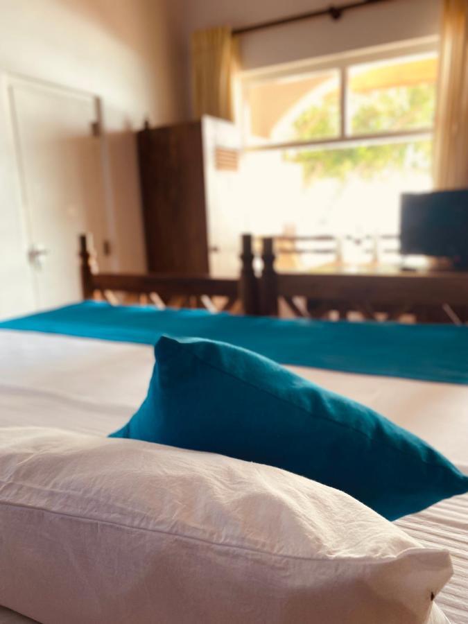 אונה ואטונה Sri Gemunu Beach Resort מראה חיצוני תמונה