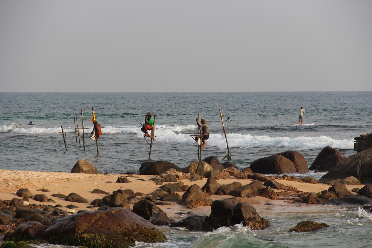 אונה ואטונה Sri Gemunu Beach Resort מראה חיצוני תמונה